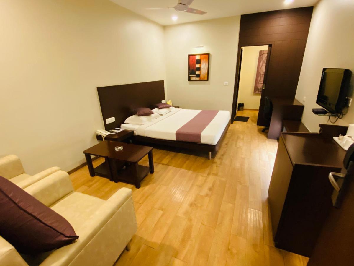 Saluja Residency Hotel Siliguri Ngoại thất bức ảnh
