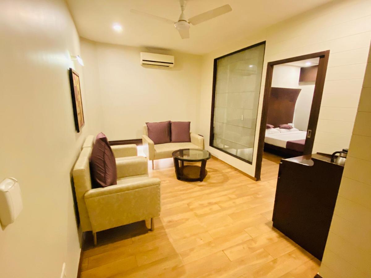 Saluja Residency Hotel Siliguri Ngoại thất bức ảnh