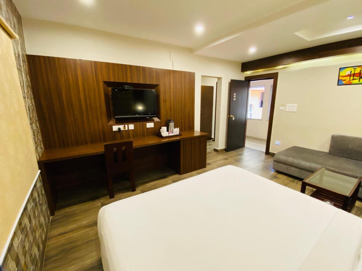 Saluja Residency Hotel Siliguri Ngoại thất bức ảnh